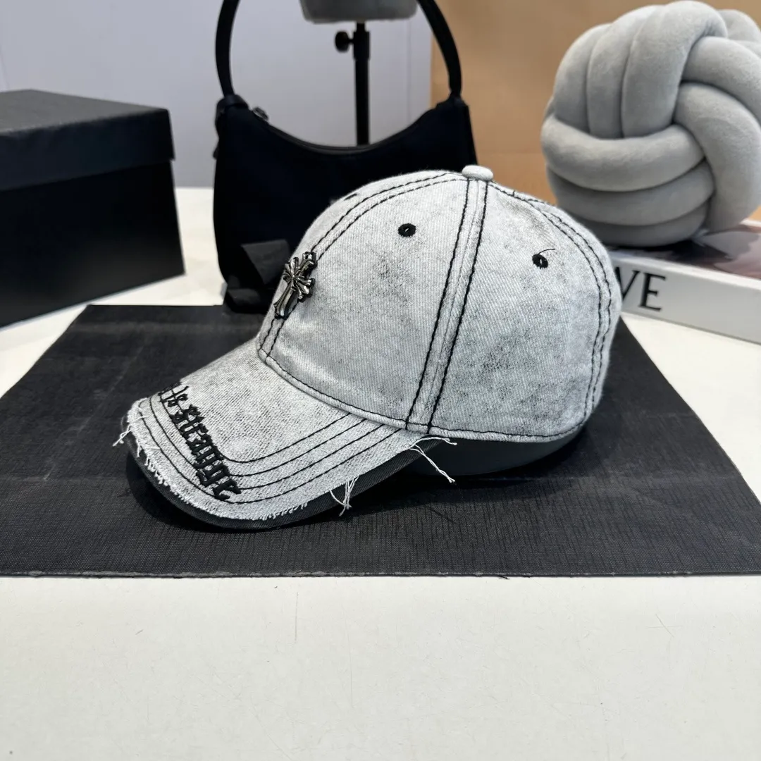 P60 Crow Heart 🆕🆕New baseball cap, stylish and classic cross logo, casual with a cool feeling, unisex style, same style for men and women! Very easy to match! Head circumference: 56-58cm is available